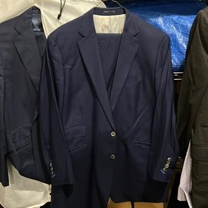 Men’s wool navy suit excellent condition size 44R; flat front pants